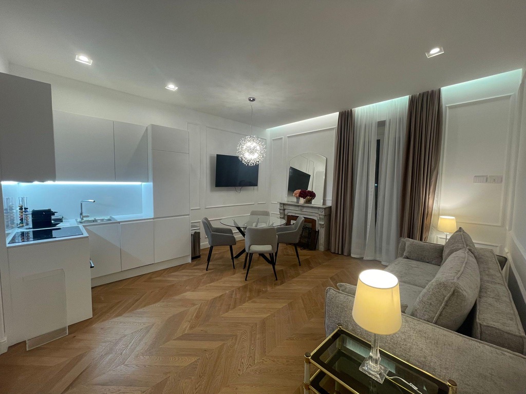 Twins Luxury 2 Bedroom Apartment - Image 5