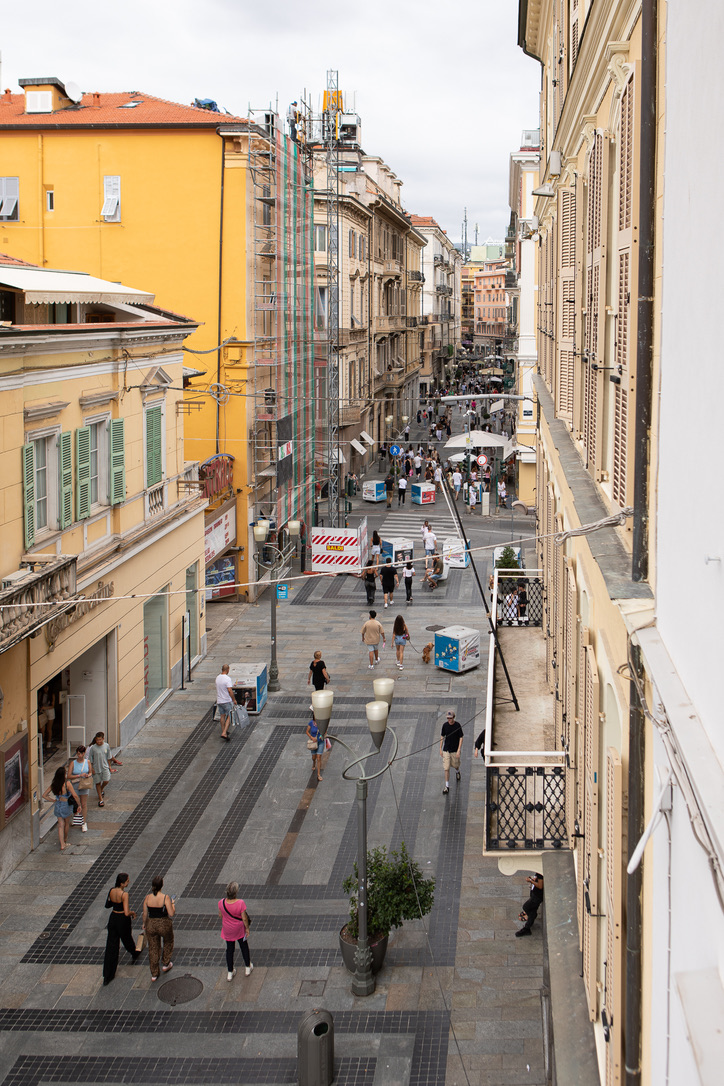 Twins Luxury 2 Bedroom Apartment - Image 2